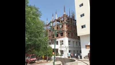 The under-construction building where the fire incident happened, on the KGMU campus, in Lucknow, on Thursday. (HT Photo)