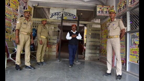 Cops on alert in Prayagraj district court on Thursday. (HT)