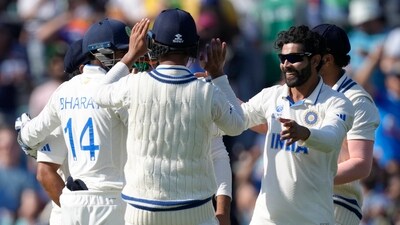 Australia ended Day 3 with a lead of 296 rus with Ravindra Jadeja taking the wickets of Travis Head and Steve Smith towards the end of a day in which India managed to keep a hold on the proceedings despite being far behind. (AP) Australia ended Day 3 with a lead of 296 rus with Ravindra Jadeja taking the wickets of Travis Head and Steve Smith towards the end of a day in which India managed to keep a hold on the proceedings despite being far behind. (AP)