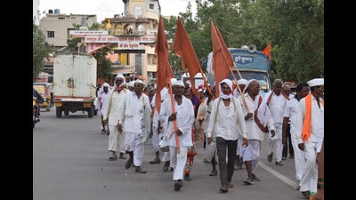Sant Dnyaneshwar’s palkhi procession starts from Alandi and merge with Sant Tukaram’s palkhi near Sangam bridge in the city with participation of more than five lakh warkaris. (HT PHOTO) Sant Dnyaneshwar’s palkhi procession starts from Alandi and merge with Sant Tukaram’s palkhi near Sangam bridge in the city with participation of more than five lakh warkaris. (HT PHOTO)