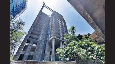 The 16-year-old girl fell from the seventh floor of this abandoned building in CBD Belapur on Friday. (BACHCHAN KUMAR / HT PHOTO) The 16-year-old girl fell from the seventh floor of this abandoned building in CBD Belapur on Friday. (BACHCHAN KUMAR / HT PHOTO)