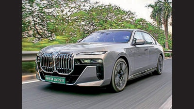 The BMW i7 can go from 0 to 100kph in 4.5 seconds. A full charge takes only five hours, providing a range of approximately 600 km. The BMW i7 can go from 0 to 100kph in 4.5 seconds. A full charge takes only five hours, providing a range of approximately 600 km.