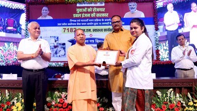 U.P. chief minister Yogi Adityanath giving appointment letter to a newly selected ANM at an event in Lucknow on June 9. (HT photo)