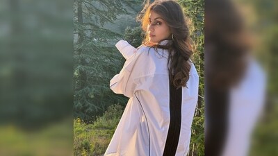 Rhea Chakraborty wrote "Nouveau départ !" in her caption which means to make a fresh start in French. She also added the hashtag "rhenew." (Instagram/@rhea_chakraborty) Rhea Chakraborty wrote "Nouveau départ !" in her caption which means to make a fresh start in French. She also added the hashtag "rhenew." (Instagram/@rhea_chakraborty)