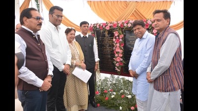 (From left) Chandigarh adviser Dharam Pal, mayor Anup Gupta, MP Kirron Kher, Union health minister Mansukh Mandaviya, and Panchkula MLA Gian Chand Gupta and mayor Kulbhushan Goyal at the inauguration of the CGHS Wellness Centre in Sector 29, Chandigarh. (Sant Arora/HT) (From left) Chandigarh adviser Dharam Pal, mayor Anup Gupta, MP Kirron Kher, Union health minister Mansukh Mandaviya, and Panchkula MLA Gian Chand Gupta and mayor Kulbhushan Goyal at the inauguration of the CGHS Wellness Centre in Sector 29, Chandigarh. (Sant Arora/HT)