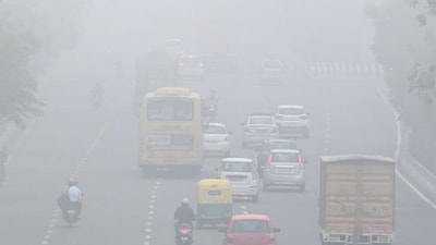 Foggy conditions in Delhi NCR on Thursday morning. (Sunil Ghosh/ HT Photo) Foggy conditions in Delhi NCR on Thursday morning. (Sunil Ghosh/ HT Photo)