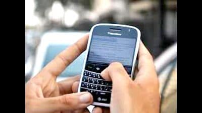 Nearly 70% city college students addicted to mobile phones: Study Nearly 70% city college students addicted to mobile phones: Study