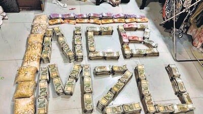 Seized Mephedrone and cash, (HT Photo) Seized Mephedrone and cash, (HT Photo)