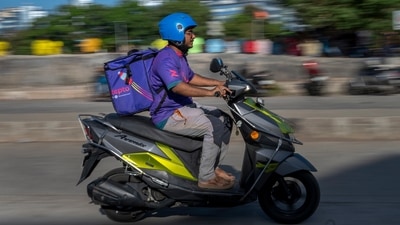 Zepto delivery partners waiting for delivery orders. Aynan Shaikh, one of the Zepto delivery partners has alleged that new payout system is forcing them towards rash driving in order to achieve their targets, at Bandra-Kurla Complex (BKC), in Mumbai, India, on Saturday, June 10, 2023. (Satish Bate/HT PHOTO) Zepto delivery partners waiting for delivery orders. Aynan Shaikh, one of the Zepto delivery partners has alleged that new payout system is forcing them towards rash driving in order to achieve their targets, at Bandra-Kurla Complex (BKC), in Mumbai, India, on Saturday, June 10, 2023. (Satish Bate/HT PHOTO)