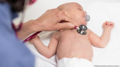 Many newborn babies are dying because the antibiotics used to treat sepsis are losing their effectiveness. (Matej Kastelic/Zoonar/picture alliance ) Many newborn babies are dying because the antibiotics used to treat sepsis are losing their effectiveness. (Matej Kastelic/Zoonar/picture alliance )