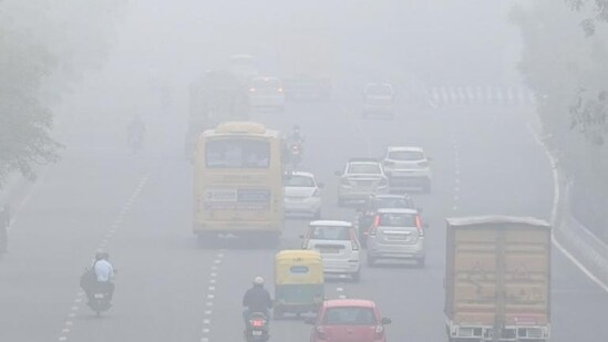 Foggy conditions in Delhi NCR on Thursday morning. (Sunil Ghosh/ HT Photo)