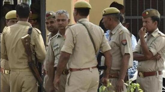 The Haryana police on Saturday conducted raids on36 hideouts of Himanshu alias Bhau and his aides in Rohtak, Jhajjar, Gurugram, Sonepat and Delhi. The raids began at 6 am and continued till evening hours. The raids were carried out by over 350 police personnel under the supervision of four deputy superintendent of police (DSPs). (HT File Photo)