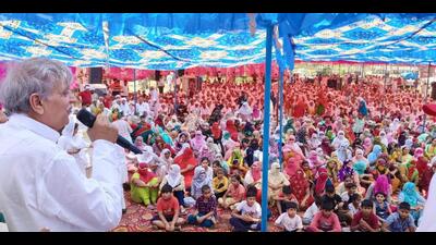 A khap leader addresses a gathering in Jhajjar on Sunday. (HT photo)