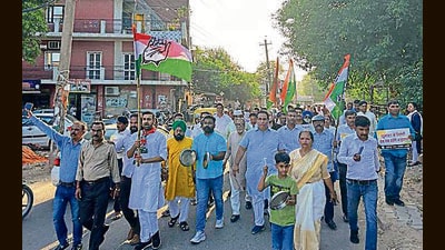 Congress activists during the protest in Chandigarh on Sunday. (HT Photo) Congress activists during the protest in Chandigarh on Sunday. (HT Photo)