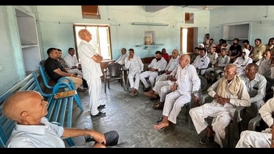 Farmers leaders hold a meeting in Karnal on Sunday. (HT photo)