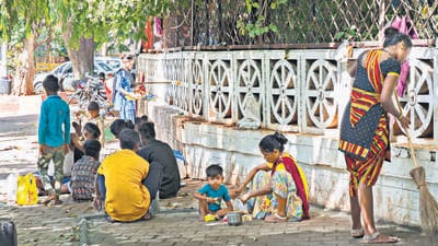 Mumbai, India - June 11, 2023: Migrant workers staying on footpaths, at Nariman Point, in Mumbai, India, on Sunday, June 11, 2023. (Photo by Anshuman Poyrekar/ Hindustan Times) (Hindustan Times) Mumbai, India - June 11, 2023: Migrant workers staying on footpaths, at Nariman Point, in Mumbai, India, on Sunday, June 11, 2023. (Photo by Anshuman Poyrekar/ Hindustan Times) (Hindustan Times)