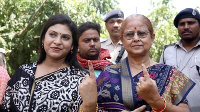Patna mayor Sita Sahu (R) and her daughter-in-law Sweta Kumari. (ANI File)