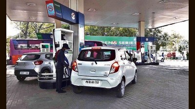 The petrol prices for retail customers have increased by 92 paise per litre, while diesel prices have risen by 88 paise per litre. (Gurinder Singh/HT) The petrol prices for retail customers have increased by 92 paise per litre, while diesel prices have risen by 88 paise per litre. (Gurinder Singh/HT)