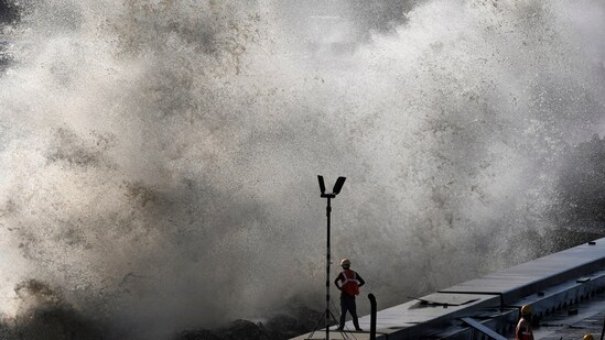 The IMD has issued an alert in Thane, Mumbai and Palghar. It has also asked fishermen in the coastal areas to be on alert from June 11 to June 14.&nbsp;(AP)