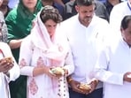 Priyanka Gandhi Vadra offers prayers to Narmada River. Priyanka Gandhi Vadra offers prayers to Narmada River.