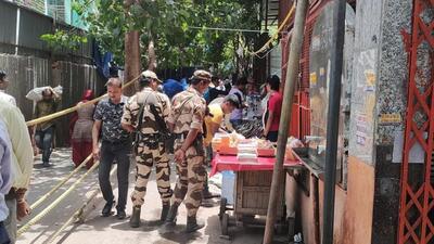 DMRC removes encroachments at Red Fort and Chandni Chowk stations DMRC removes encroachments at Red Fort and Chandni Chowk stations