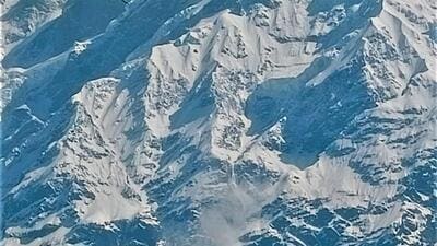 A snow avalanche occurred in the mountains behind Kedarnath shrine at around 8:56 am on Monday. (HT Photo) A snow avalanche occurred in the mountains behind Kedarnath shrine at around 8:56 am on Monday. (HT Photo)