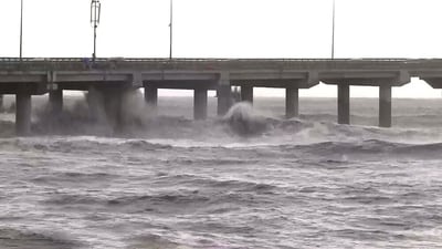 Huge tidal waves hit Mumbai due to cyclonic storm 'Biparjoy' in the Arabian Sea. (ANI Photo) Huge tidal waves hit Mumbai due to cyclonic storm 'Biparjoy' in the Arabian Sea. (ANI Photo)