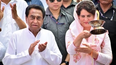 Congress general secretary Priyanka Gandhi Vadra along with party leader Kamal Nath performs Narmada Pooja at Gwarighat in Jabalpur on Monday. (ANI) Congress general secretary Priyanka Gandhi Vadra along with party leader Kamal Nath performs Narmada Pooja at Gwarighat in Jabalpur on Monday. (ANI)