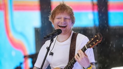Singer Ed Sheeran performs in the rain on NBC's "Today" show at Rockefeller Center in New York, U.S., June 6, 2023  (REUTERS/Brendan McDermid) (REUTERS)