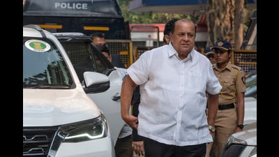 Following the clashes over controversial status on social media, Nationalist Congress Party (NCP) leader Hasan Mushrif appealed Muslim families not to view Aurangzeb as an icon. (HT PHOTO)