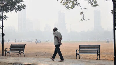 Mumbai, India - March 2, 2018:A man walk pass by while the city is covered in haze at Dadar Shivaji park in Mumbai, India, on Friday, March 2, 2018. (Photo by Hemanshi Kamani/ HT) (HT) Mumbai, India - March 2, 2018:A man walk pass by while the city is covered in haze at Dadar Shivaji park in Mumbai, India, on Friday, March 2, 2018. (Photo by Hemanshi Kamani/ HT) (HT)