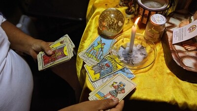 Demystifying the Tarot: Discover the truth behind this ancient tool and unravel the myths surrounding its power and complexity. (AFP)