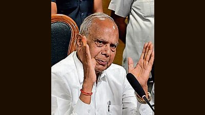 Punjab governor Banwarilal Purohit addressing a press conference in Chandigarh on Monday. (Keshav Singh/HT) Punjab governor Banwarilal Purohit addressing a press conference in Chandigarh on Monday. (Keshav Singh/HT)