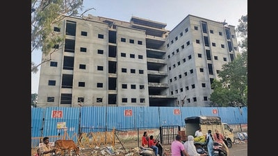 The Market Yard flower building development project has been pending for seven years (Rahul Raut/HT PHOTO)