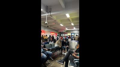 The SpiceJet flight SG51 scheduled to depart from Pune airport at 8 pm on June 11, departed at 6.10 am on June 12. (HT PHOTO)