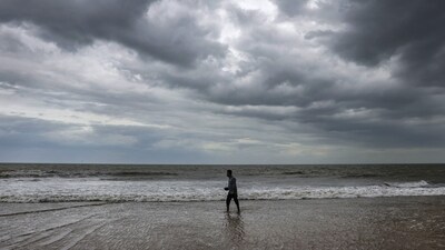 Dense clouds hovering over the Mandvi city ahead of the landfall of Biparjoy cyclone in Kutch district of Gujarat on Monday. (PTI) Dense clouds hovering over the Mandvi city ahead of the landfall of Biparjoy cyclone in Kutch district of Gujarat on Monday. (PTI)
