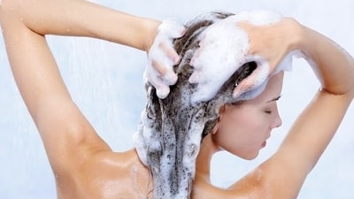 Experts say that the frequency of washing hair depends on the type of hair you have, the weather, and also you age. (Freepik) Experts say that the frequency of washing hair depends on the type of hair you have, the weather, and also you age. (Freepik)
