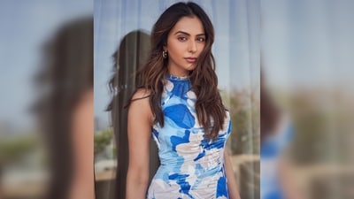 Rakul Preet picked her outfit from the shelves of designer Mandira Wirk's clothing line. She paired her outfit with pointed white stilettoes. (Instagram/@rakulpreet) Rakul Preet picked her outfit from the shelves of designer Mandira Wirk's clothing line. She paired her outfit with pointed white stilettoes. (Instagram/@rakulpreet)