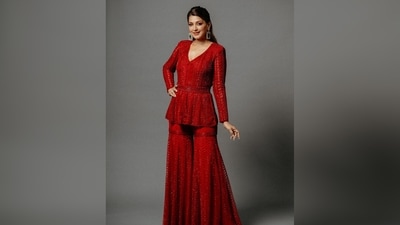 Sonali Bendre promoted her show by dropping a series of latest photos of herself and captioned her post, "Red-dy for the show!♥️ Celebrating Cinema ke 110 Saal Bemisaal tonight!." (Instagram/@sonalibendre) Sonali Bendre promoted her show by dropping a series of latest photos of herself and captioned her post, "Red-dy for the show!♥️ Celebrating Cinema ke 110 Saal Bemisaal tonight!." (Instagram/@sonalibendre)