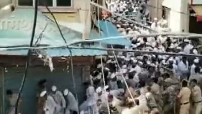 lathi charge on warkaris in Alandi