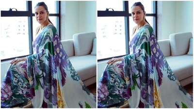Styled by makeup artist Mita Vaswani, Neha wore her tresses into a ponytail and decked up in nude eyeshadow, mascara-laden eyelashes, contoured cheeks and a shade of nude lipstick. (Instagram/@nehadhupia) Styled by makeup artist Mita Vaswani, Neha wore her tresses into a ponytail and decked up in nude eyeshadow, mascara-laden eyelashes, contoured cheeks and a shade of nude lipstick. (Instagram/@nehadhupia)
