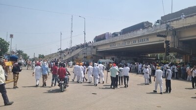 Farmers have blocked NH 44 at Pipli. (HT photos) Farmers have blocked NH 44 at Pipli. (HT photos)