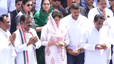 Priyanka Gandhi Vadra offers prayers to Narmada River. (Twitter/PriyankaGandhi)