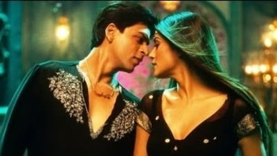 Shah Rukh Khan and Sushmita Sen in Main Hoon Na qawwali song Tumse Milke Dil Ka
