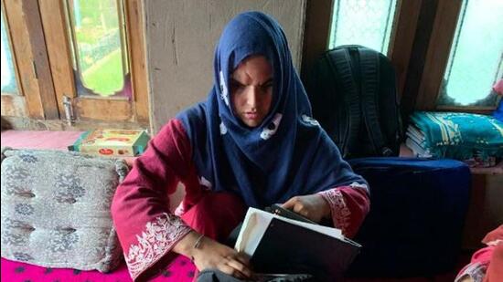 Kashmir’s Insha Mushtaq learnt braille to pursue her education and now aims to clear the civil services exam. (HT File)