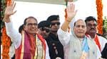 Defence minister Rajnath Singh and Madhya Pradesh chief minister Shivraj Singh Chouhan at the Kisan Kalyan Mahakumbh, organised to waive off <span class='webrupee'>₹</span>1,500 crore interest on farm loans, in Rajgarh on Tuesday. (ANI)