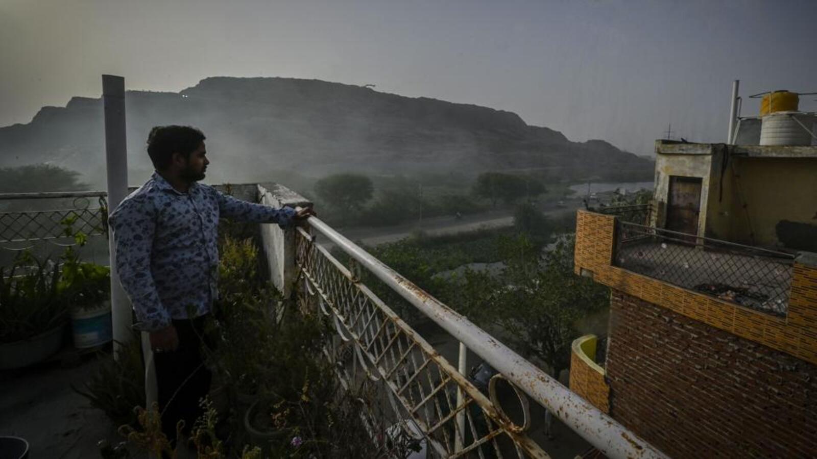 Condemned to breathe in hell: Residents react after Ghazipur landfill fire - Vimarsana News