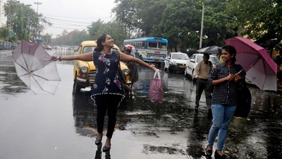Gusty wind accompanied by light to moderate rainfall lashed parts of Kolkata, and parts of south Bengal districts in the afternoon-evening hours of Monday bringing down the mercury level, head of the Eastern region of the Indian Meteorological Department Sanjib Bandyopadhyay told news agency PTI. (ANI) Gusty wind accompanied by light to moderate rainfall lashed parts of Kolkata, and parts of south Bengal districts in the afternoon-evening hours of Monday bringing down the mercury level, head of the Eastern region of the Indian Meteorological Department Sanjib Bandyopadhyay told news agency PTI. (ANI)