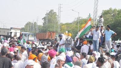 Farmers during the protest on Delhi-Chandigarh (NH 44) highway/ (HT Photo) Farmers during the protest on Delhi-Chandigarh (NH 44) highway/ (HT Photo)