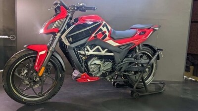 Matter Aera is the first-ever electric motorcycle in India with a manual transmission. Matter Aera is the first-ever electric motorcycle in India with a manual transmission.